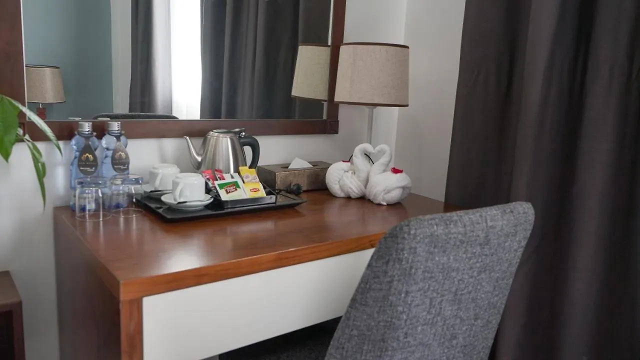 ***  Sen Lake View Yangon Hotel מיאנמר